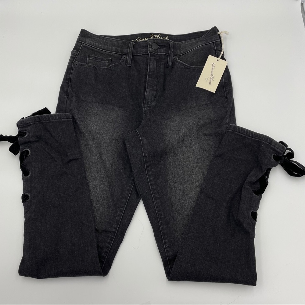 Universal Thread High Rise black Skinny Jeans 6/28R